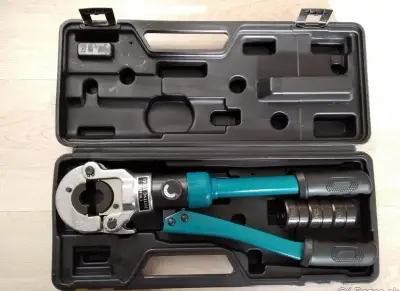 Hydraulické lisovacie kliešte na plastohliník