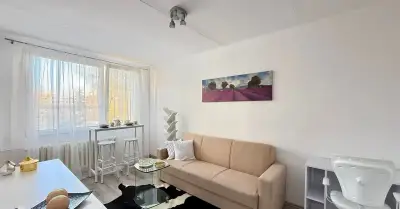 TERASA - 1 IZBOVÝ BYT 32 M2, UHEROVA ULICA 1 POSCHODIE