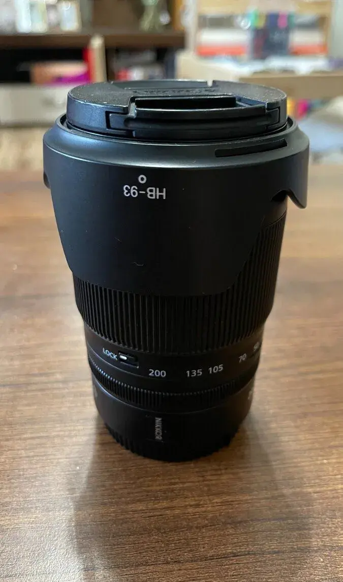 Poškodený objektív Nikkor 24-200 z-mount