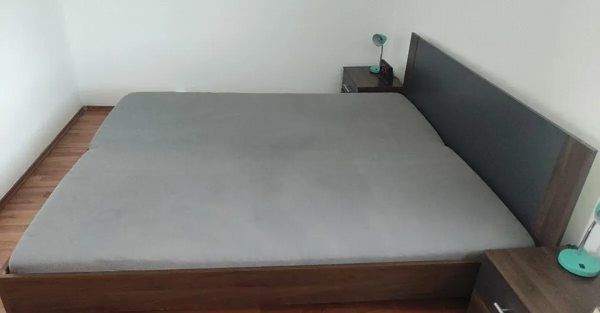 Manželská posteľ + 2 matrace