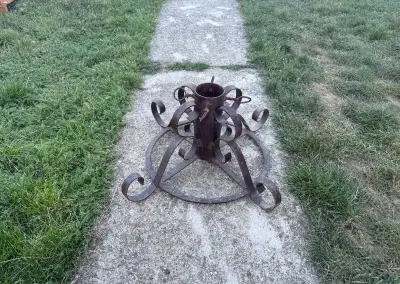 Nádherný veľký kvalitný stojan na stromček