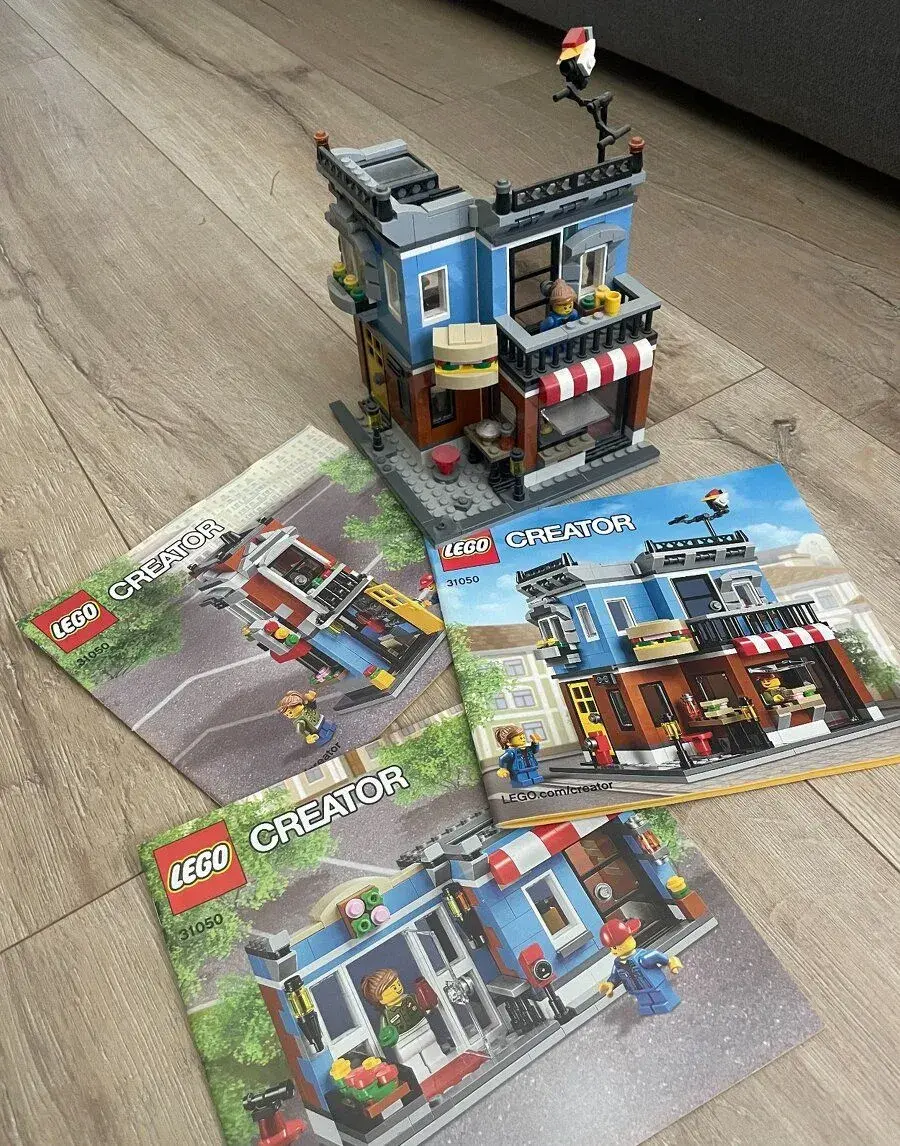 LEGO Creator 3v1 31050 Občerstvenie na rohu