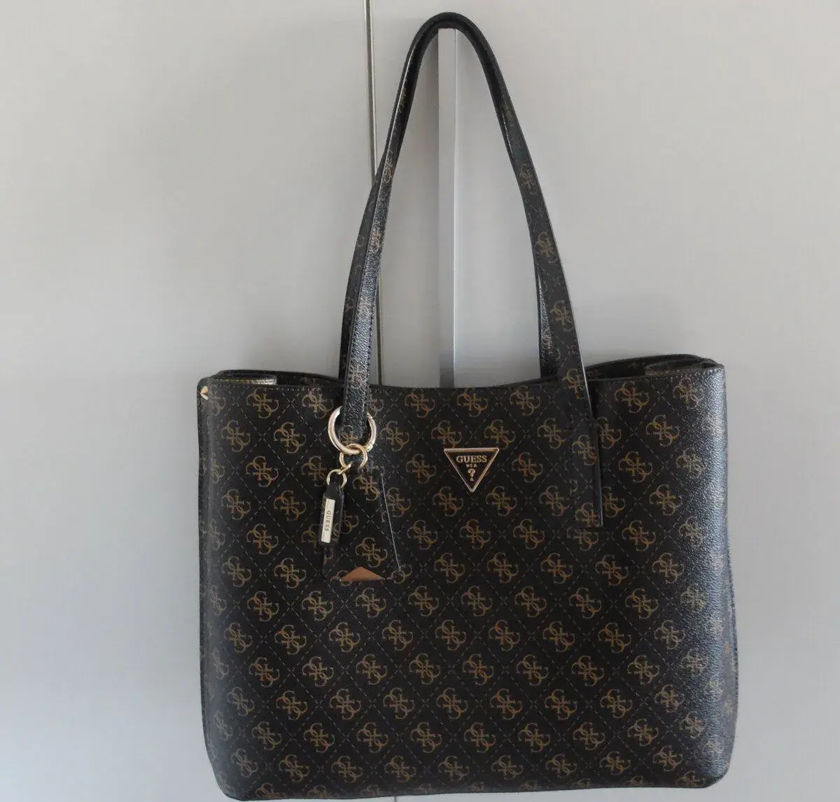 Kabelka Guess
