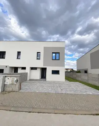 Úplne nový 4-izbový dom so záhradou – Šamorín