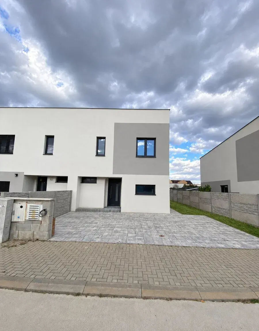Úplne nový 4-izbový dom so záhradou – Šamorín