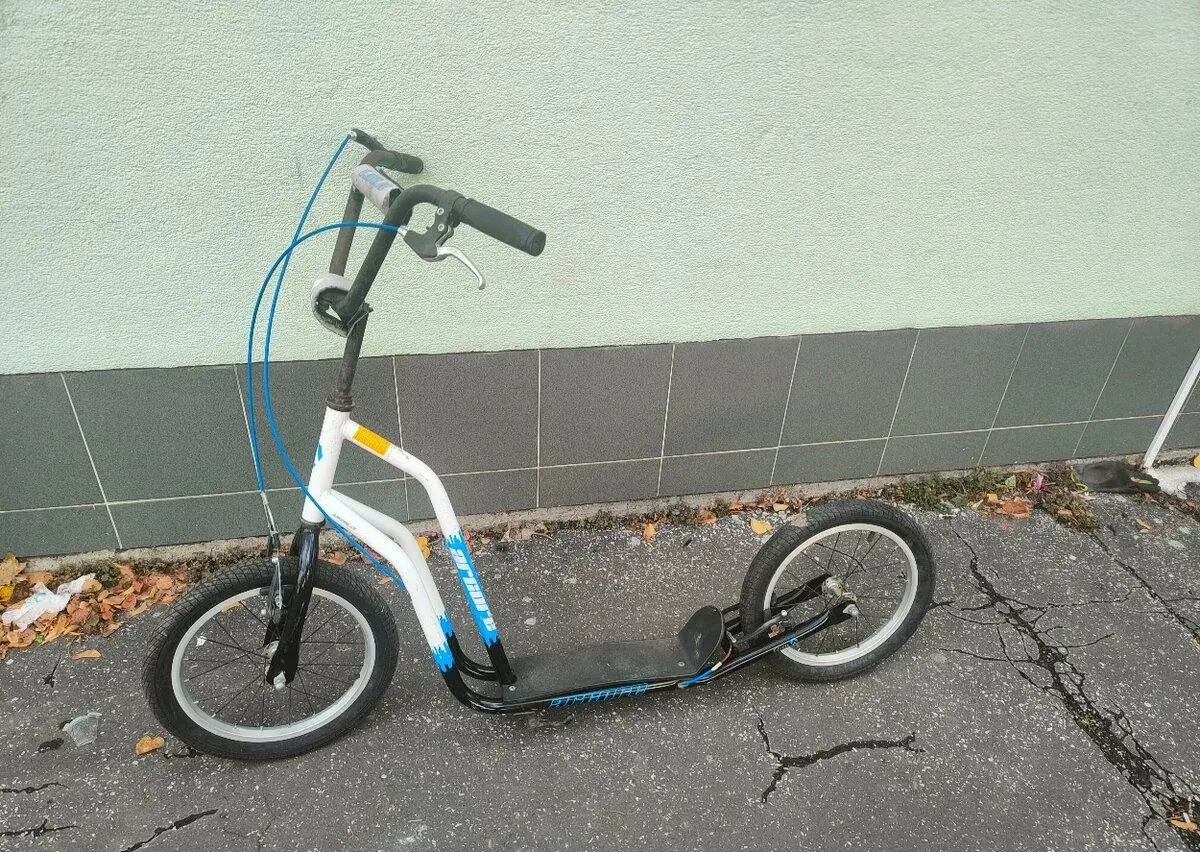 Kolobezku Arcore 6TEEN (16"/16") s nafukovacimi kol