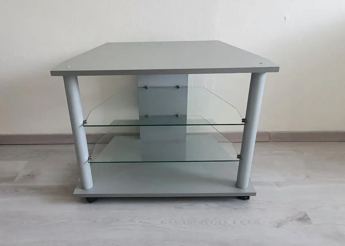 TV stolík na kolieskach
