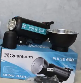 Štúdiový záblesk Quantuum (Quadralite) Pulse 600