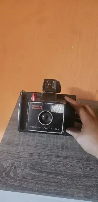 Polaroid super swinger