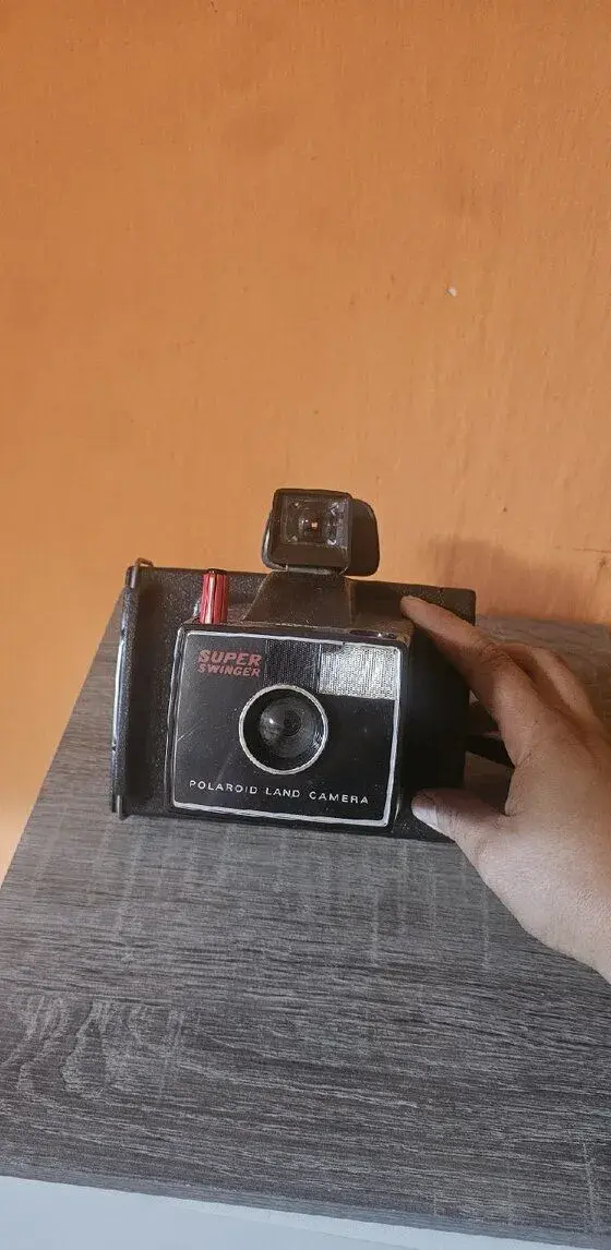 Polaroid super swinger