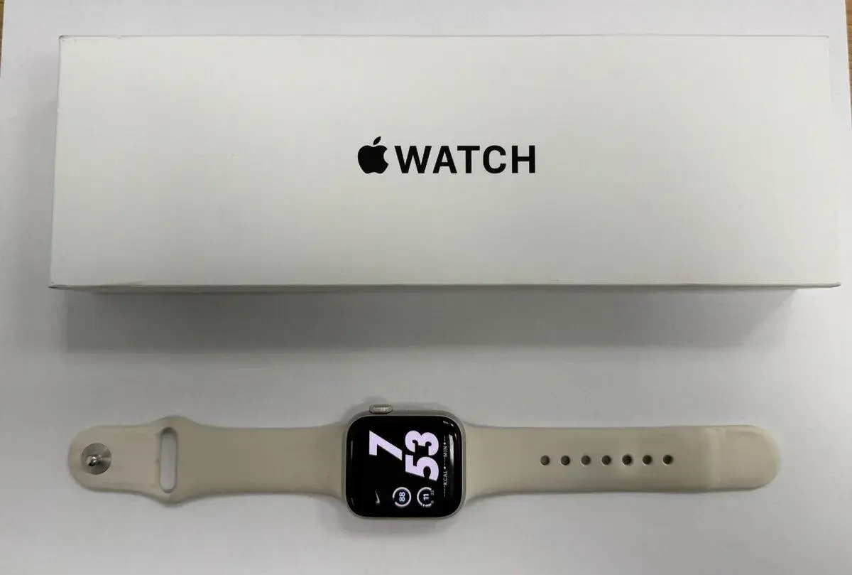 Apple Watch SE 3 40mm Starlight