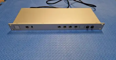 UNIFI USG-PRO4 router
