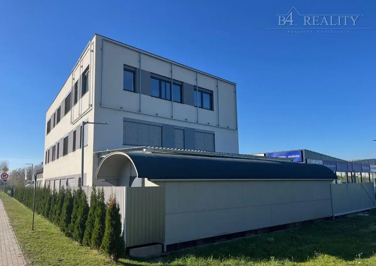 Administratívna budova, pozemok 512 m2, 15 - 24 parkovacích