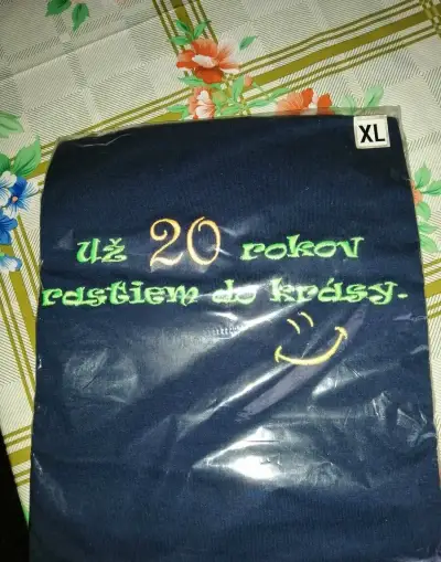 Nove tricko s vysivanym venovanim vel.XL