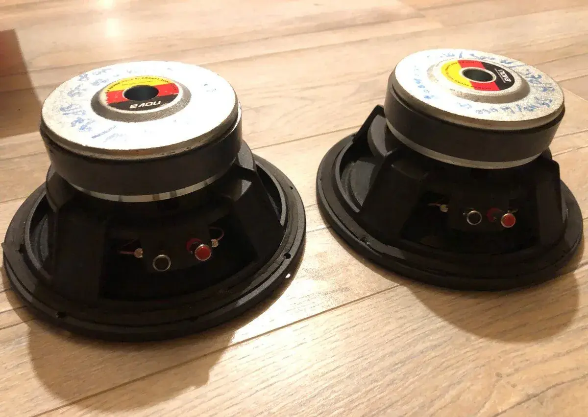 2 x Nova 8” 150w, 97db, 55-4000hz, 8ohm