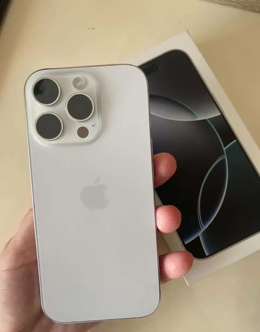IPhone 16 Pro 128 GB – biely