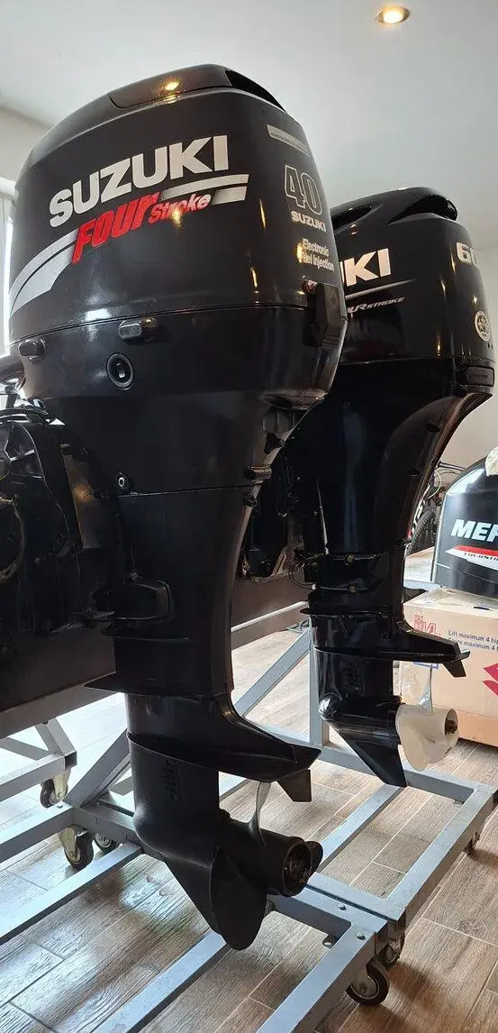 Lodný motor Suzuki 40hp, EFI