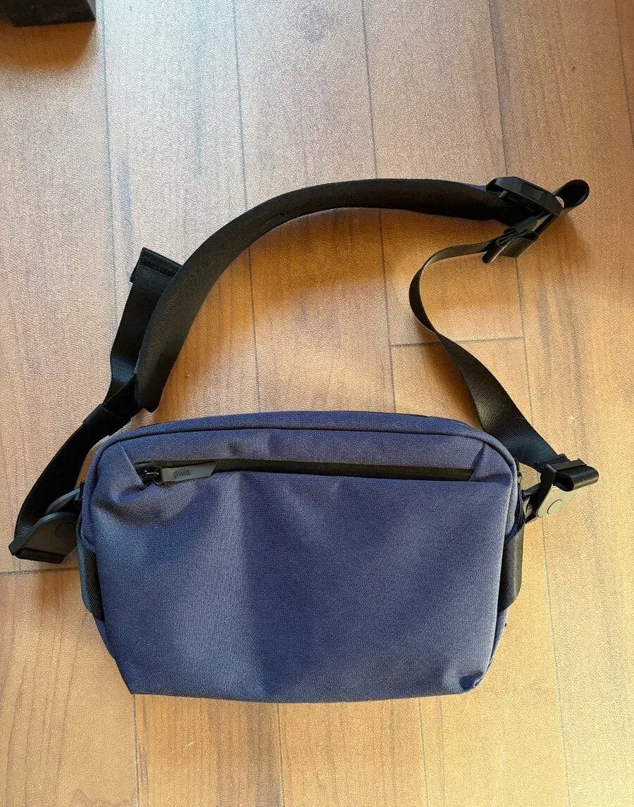 ALPAKA Go Sling 5,5 l – modrá, na iPad Pro 11″ s klávesnicou