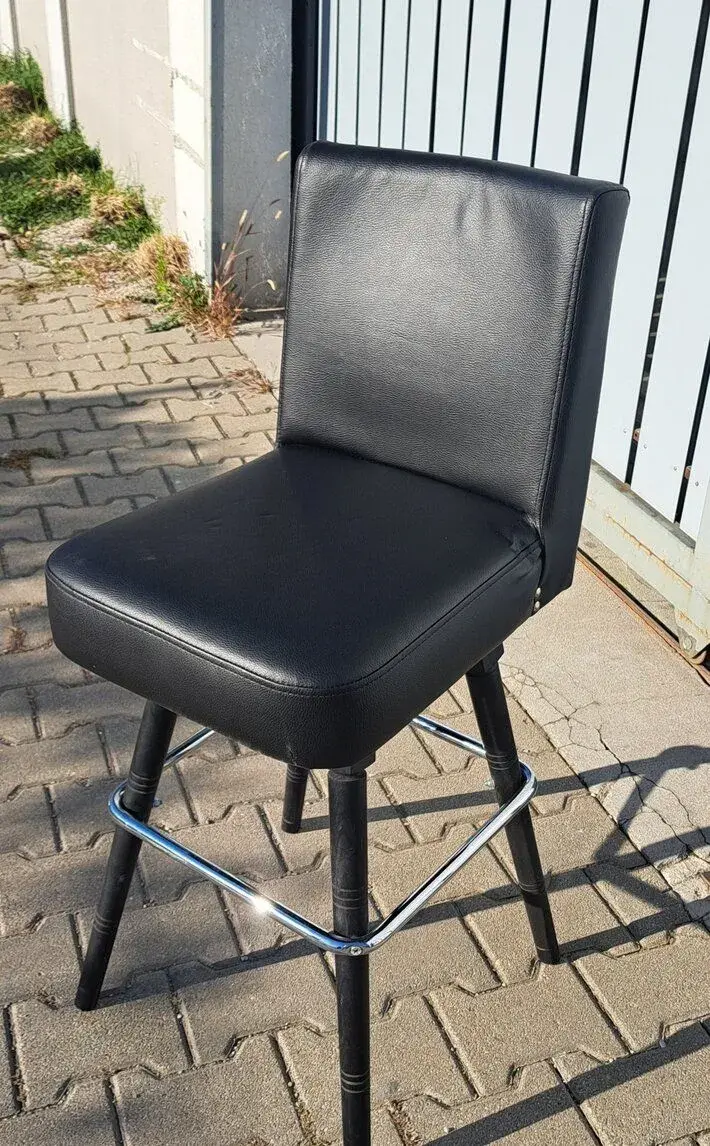 Barové stoličky ideálne na točenie ovocka :-)