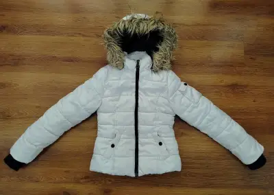 Zimná kontrastná bundička H&M, veľ. 146