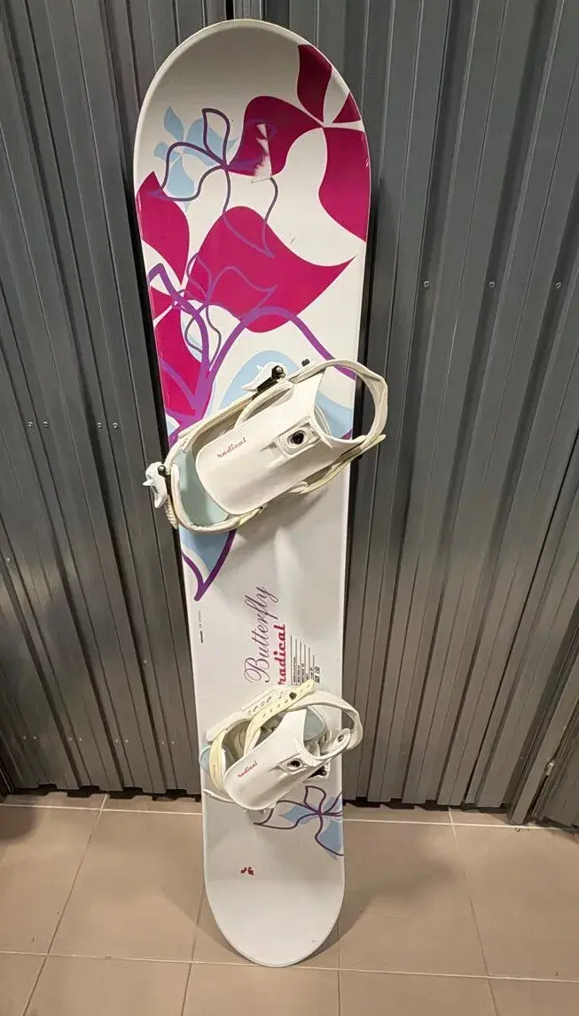 Snowboard s topánkami