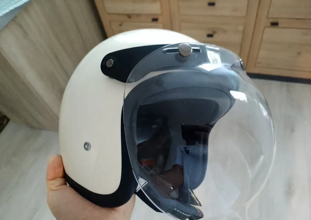 Moderná klasická laminátová helma + Bubble plexi, veľ. XL