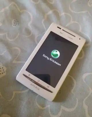 Sony Xperia X8