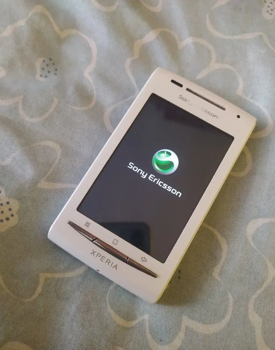 Sony Xperia X8