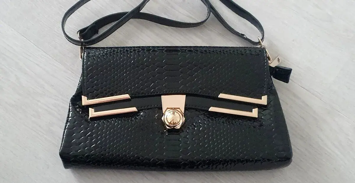Elegantná čierna kabelka