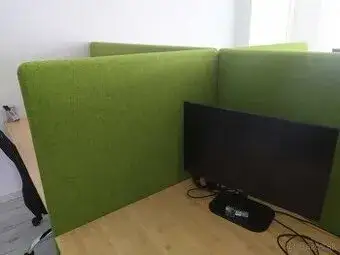 Akustická stolová deliaca stena so zaoblenými rohmi