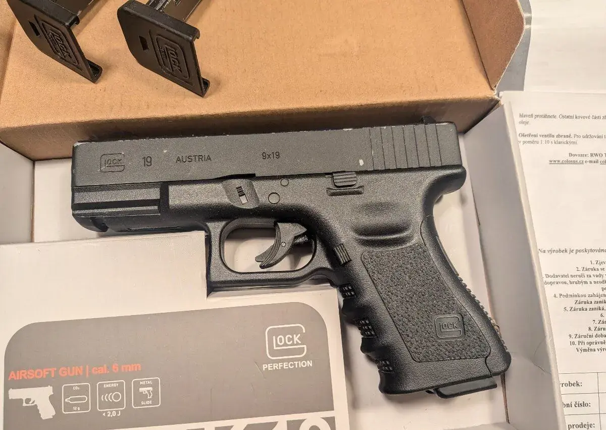 Airsoftová pištoľ Glock 19 Gen.3, kovový záver, CO2