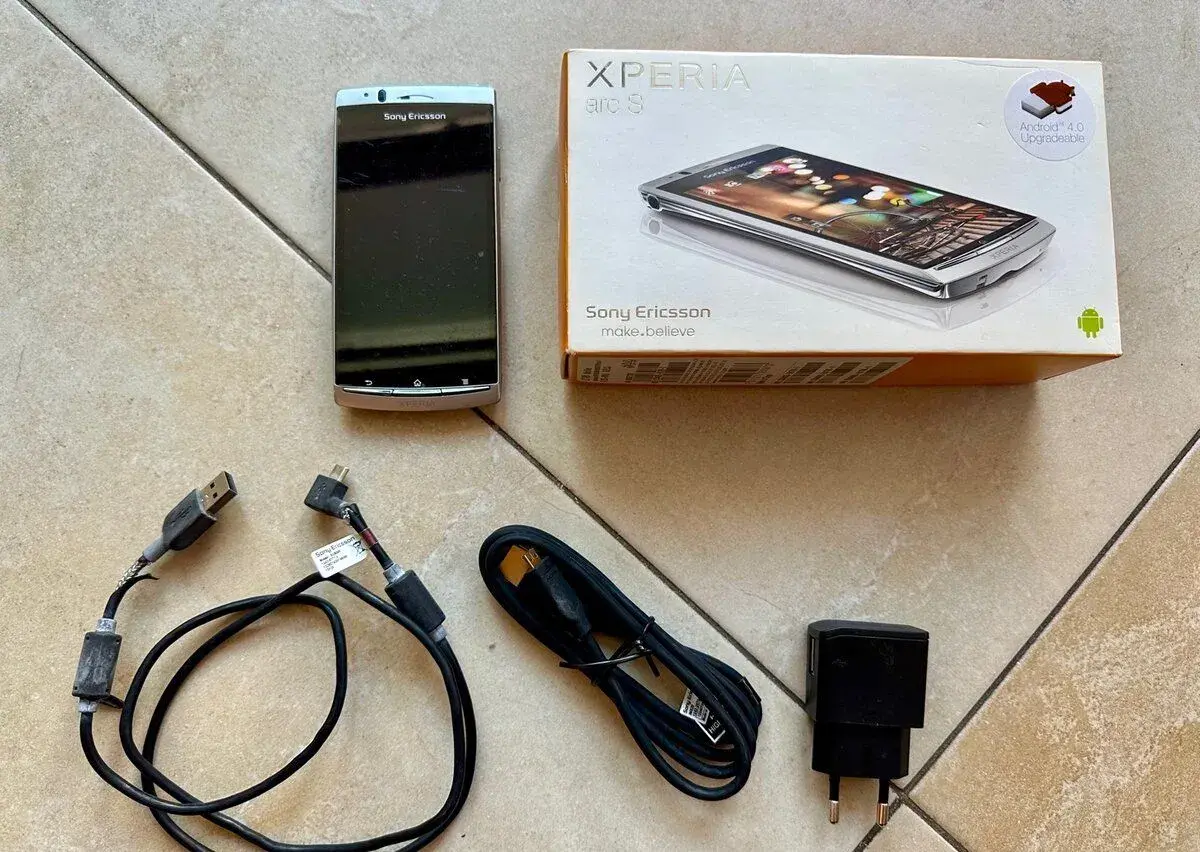 Mobilny telefon Sony Ericsson Xperia Arc LT18i