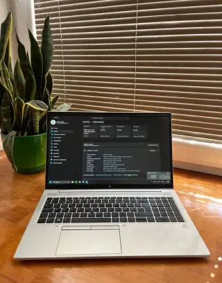 HP EliteBook v Top stave