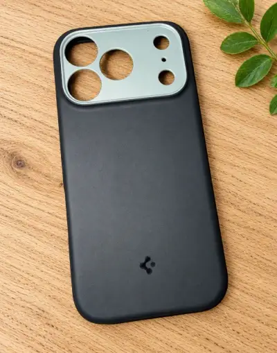 Spigen Nano Pop MagSafe Black Sesame – iPhone 17 Pro