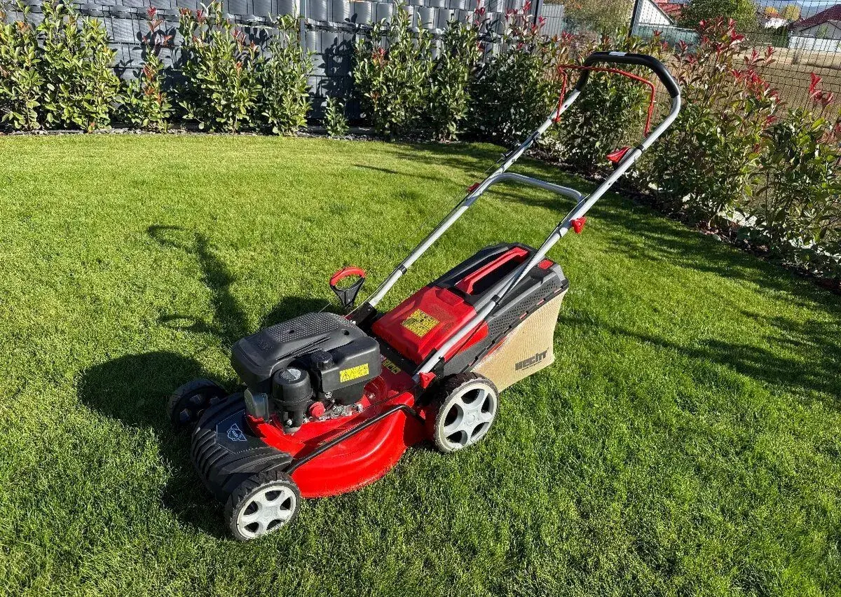 Benzínovú kosačku HECHT 546 – 80 €