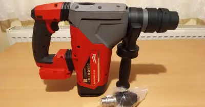 Milwaukee M18 kombinovane kladivo