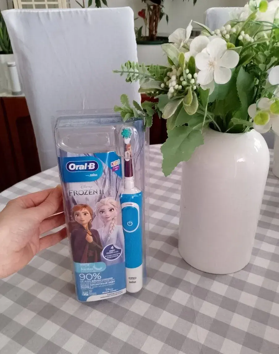 Elektrická zubná kefka Frozen Oral B ==NOVÉ===