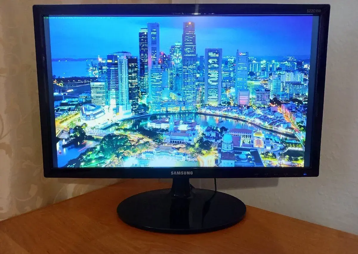 SAMSUNG S22C150 21.5" 55CM Full HD Top Stav