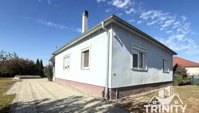 Na prenájom zariadený 4-izbový rodinný dom v meste Šurany