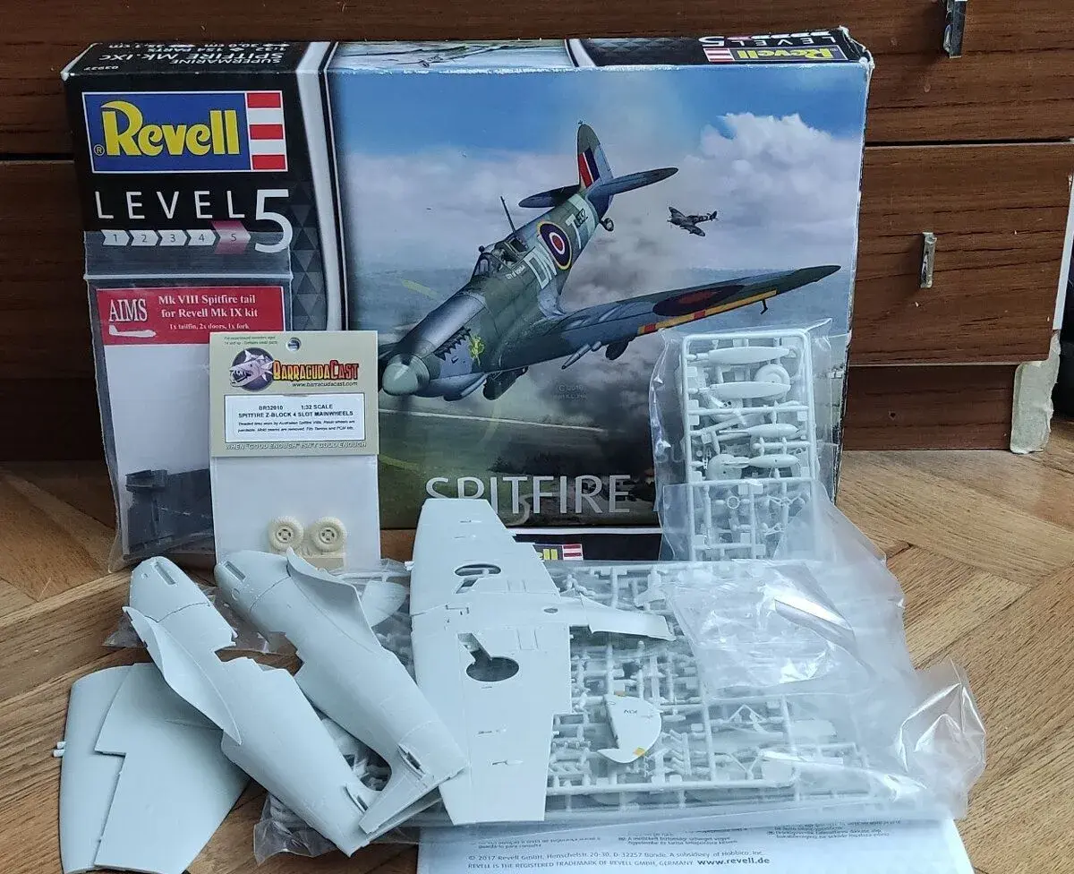 Plastikové modely 1/32