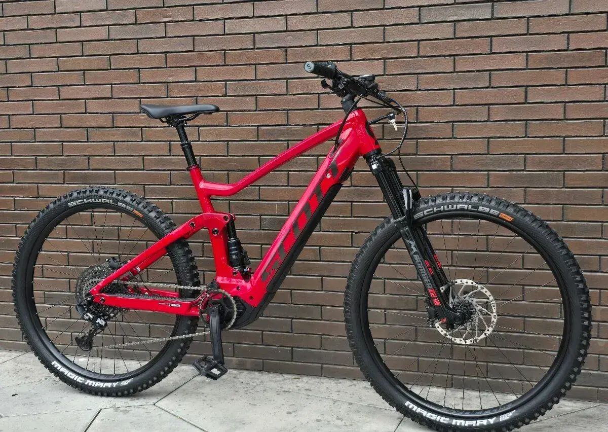 celoodpružený ebike Scott Strike 625
