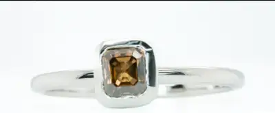 Prsteň z bieleho zlata s diamantom