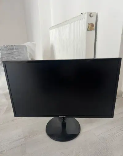 Samsung 24" Full HD (S24F350)