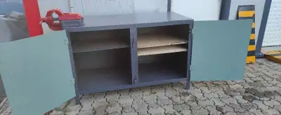 Pracovný stôl