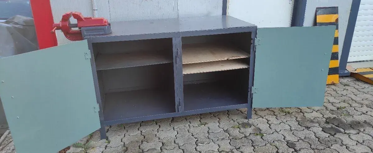Pracovný stôl