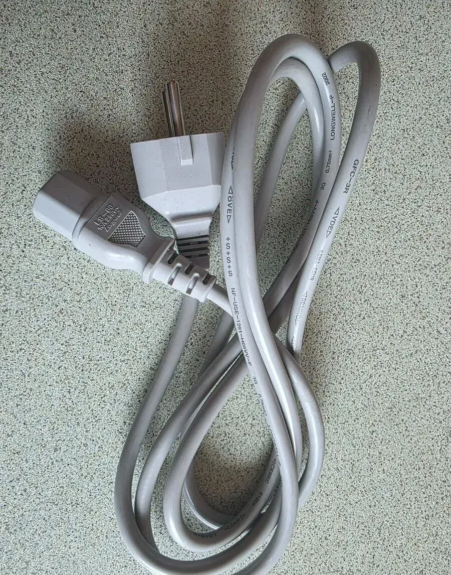 napájací kábel k PC, tlačiarni dĺžka 1,9 m
