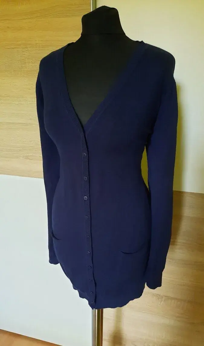 Kvalitný tmavomodrý dámsky svetrík s gombíkmi-L/XL