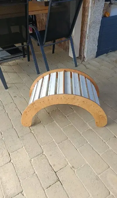 Drevena Montessori hojdačka / balancna doska