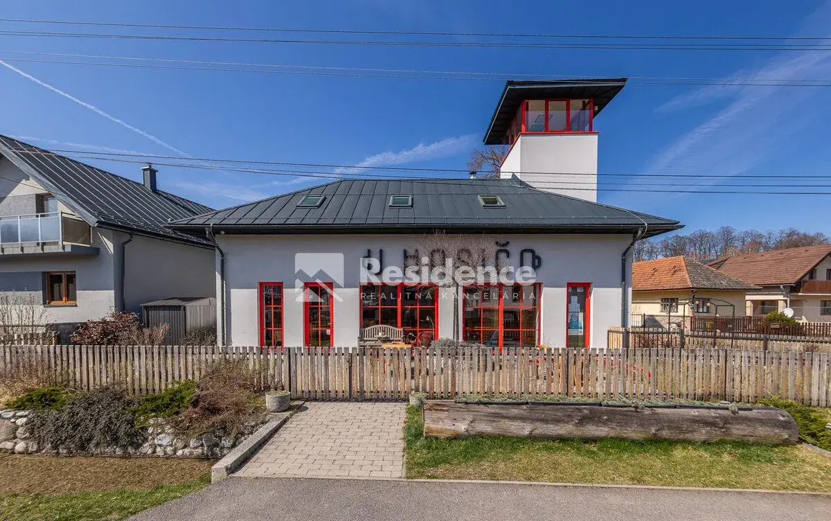 Zabehnutý bar s apartmánom a vlastnou vyhliadkovou vežou