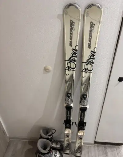 Lyze Blizzard a lyziarly Salomon